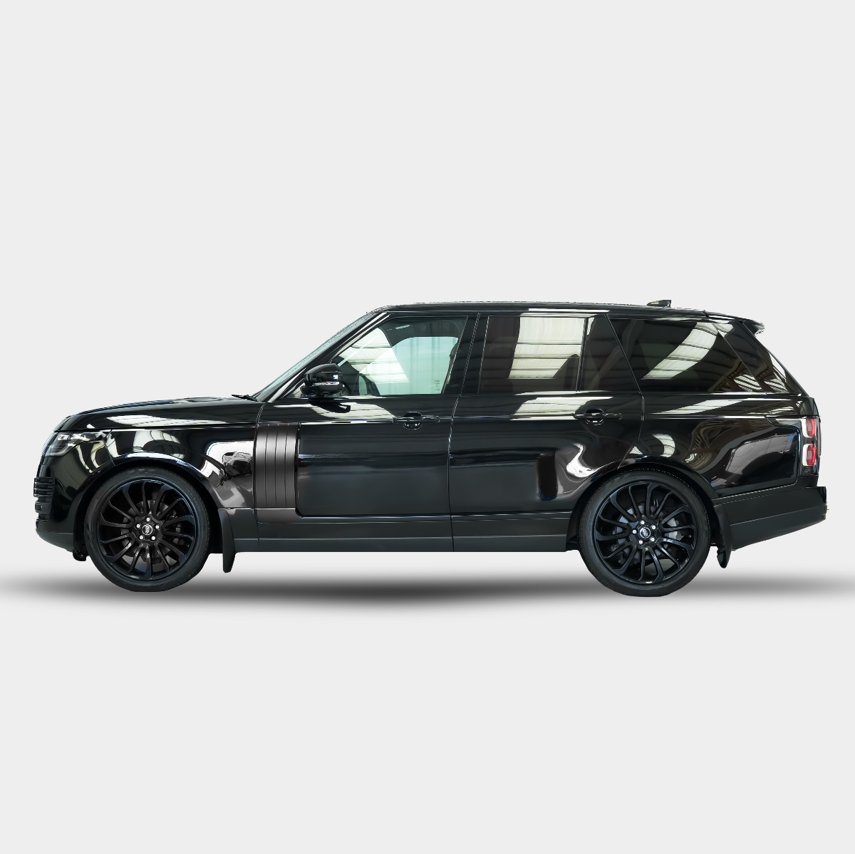 2019 Land Rover Range Rover Image 2